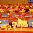 la salle joliement décorée est prête à (…)