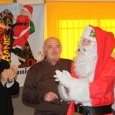 Le père noël fait chanter les adultes